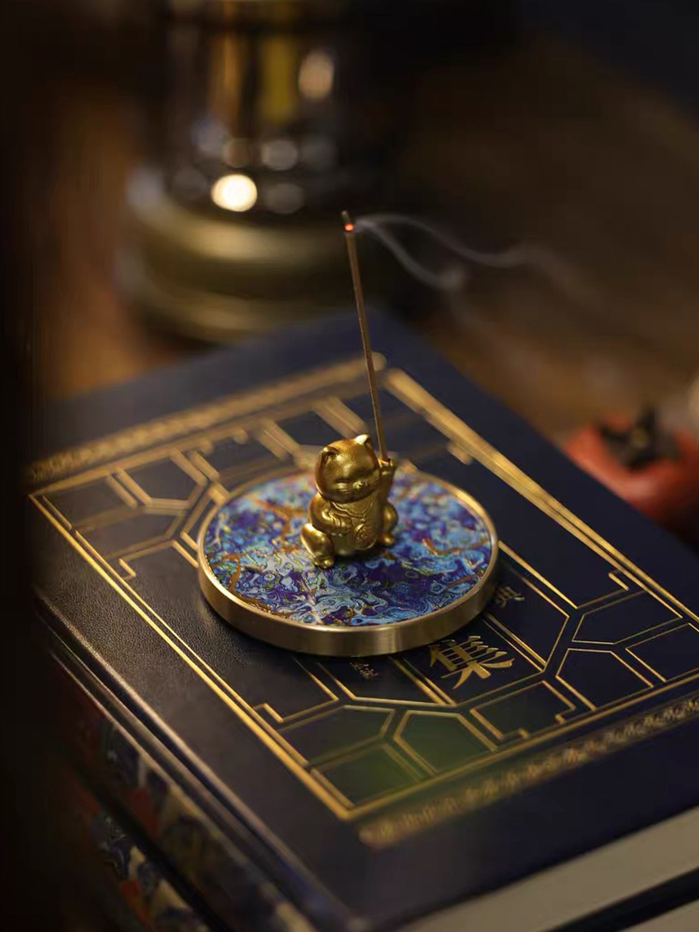 Wealth-Attracting Fortune Cat Incense Holder | Chinese Fengshui Brass & Lacquer Censer for Prosperity & Good Luck