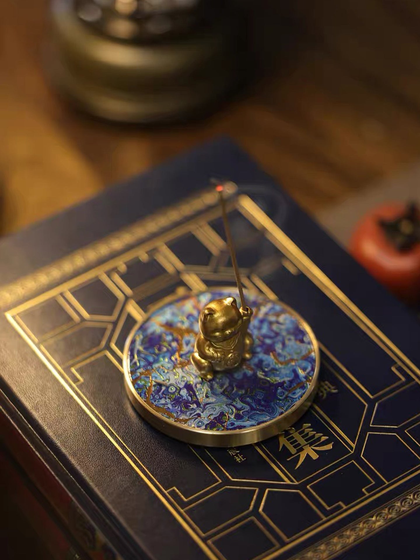 Wealth-Attracting Fortune Cat Incense Holder | Chinese Fengshui Brass & Lacquer Censer for Prosperity & Good Luck