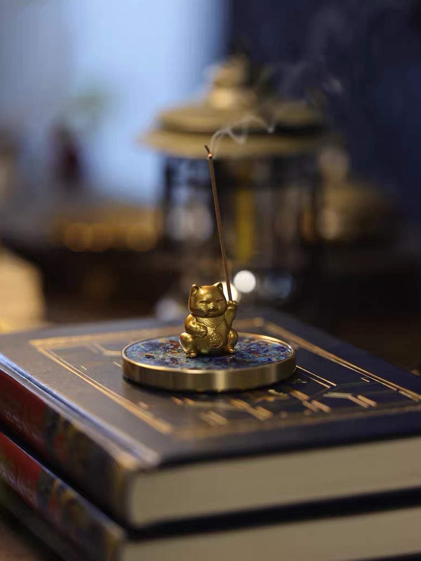 Wealth-Attracting Fortune Cat Incense Holder | Chinese Fengshui Brass & Lacquer Censer for Prosperity & Good Luck